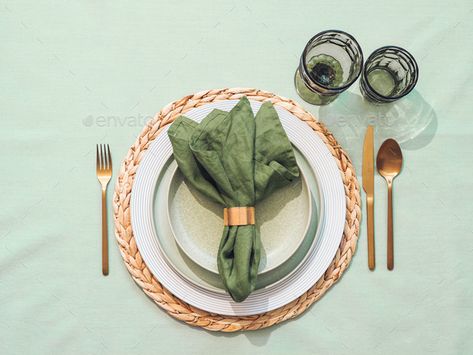 Burgundy Napkins, Golden Cutlery, Navy Blue Napkins, Wedding Reception Napkins, Festive Table Setting, Green Glasses, Green Napkins, Pink Napkins, Blue Napkins