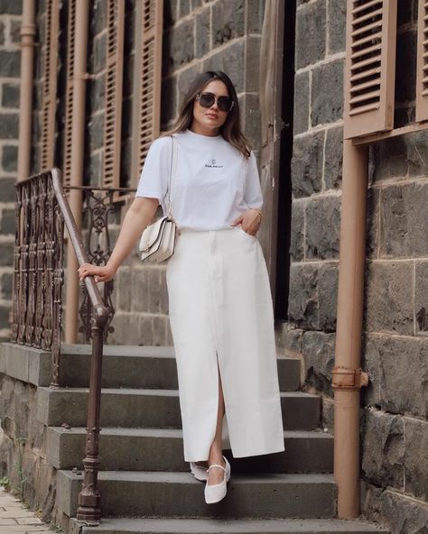 Tonal perfection. 🤍 @ash_bagga steps out in our new mesh Surfbird. #inbared . . . . #baredfootwear Mesh Ballet Flats | White Shoes |… | Instagram White Mesh Ballet Flats Outfit, Mesh Ballet Flats Outfit, White Ballet Flats Outfit, Ballet Flats White, Shoes Instagram, Pumps Outfit, White Ballet Flats, Ballet Flats Outfit, White Flat Shoes