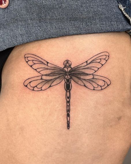 40 Stunning Dragonfly Tattoo Ideas To Inspire You In 2024 American Traditional Dragonfly Tattoo, Dragonfly And Flower Tattoo, Unique Dragonfly Tattoo, Tattoo Ideas Dragonfly, Dragonfly Tattoo For Women, Bug Tattoo Ideas, Tattoo Learning, Dragonfly Tattoo Ideas, Tattoo Dragonfly