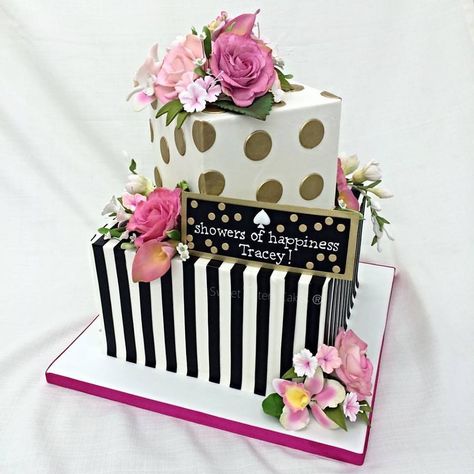 Bridal shower cakes inspired by Kate Spade! #dessets #cakes #bridalshower #katespade #spade #flowers #pink #SweetSisters Birthday Cake Gold, Kate Spade Cake, Kate Spade Party, Kate Spade Bridal Shower, Kate Spade Bridal, New Birthday Cake, Bridal Shower Flowers, Bridal Shower Cakes, Edible Arrangements