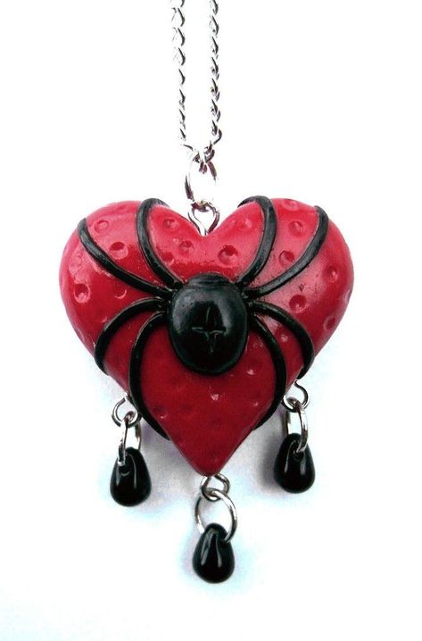 Widow Spider, Spider Necklace, Wire Jewelry Rings, Halloween Clay, Clay Keychain, Vampire Teeth, Clay Diy Projects, Keramik Design, Kawaii Jewelry