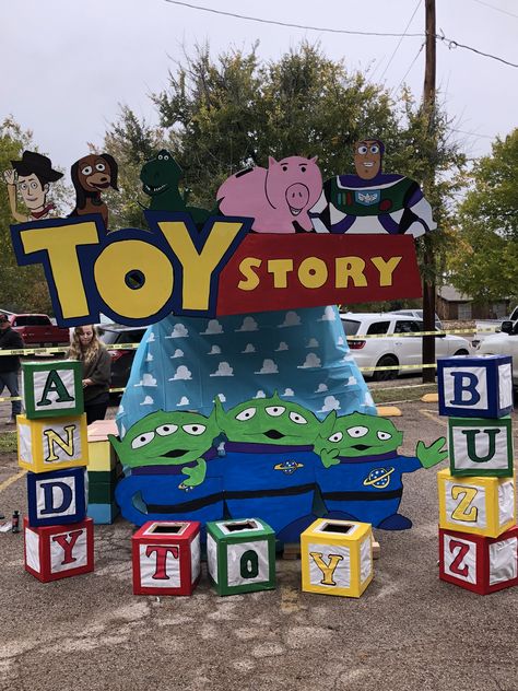 Toy Story Trunk or Treat Toys Story Party Ideas, Disfraz Toy Story, Toy Story Decorations, Trunker Treat Ideas, Party Ideas Halloween, Homecoming Floats, Christmas Parade Floats, Toy Story Halloween, Trunk Or Treat Ideas