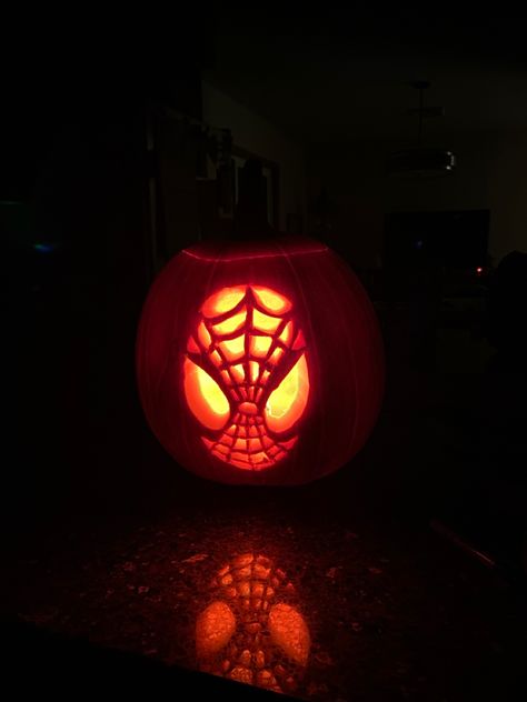 Spider Man Jack O Lantern, Pumpkin Carving Ideas Spiderman, Pumpkin Carving Marvel, Pumpkin Carving Ideas Marvel, Marvel Pumpkin Carving Ideas, Spiderman Pumpkin Carving, Marvel Pumpkin Carving, Marvel Pumpkin, Spiderman Pumpkin