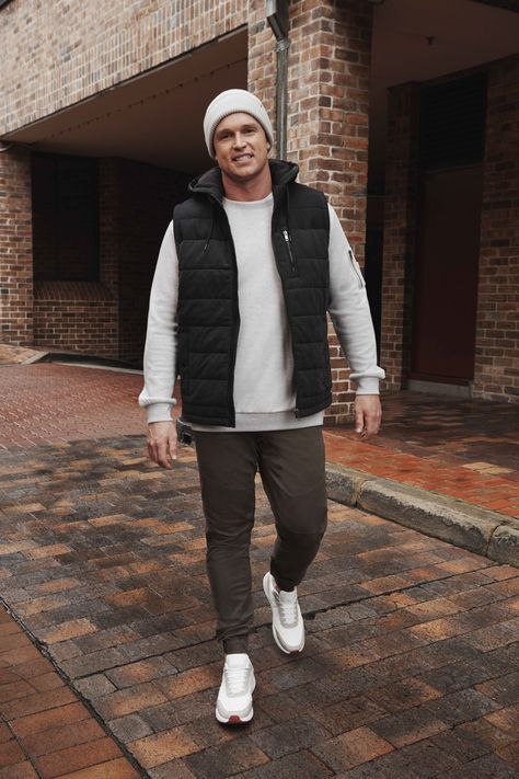 Male Model wearing puffer vest and grey jumper with matching beanie Men Puffer Vest Outfits, Tall Guy Outfits, Mens Puffer Vest Outfit, Puffer Vest Outfit Men, Grey Vest Outfit, Mens Fall Street Style, Husky Mens Fashion, Big And Tall Fashion For Men, Men Christmas Outfit