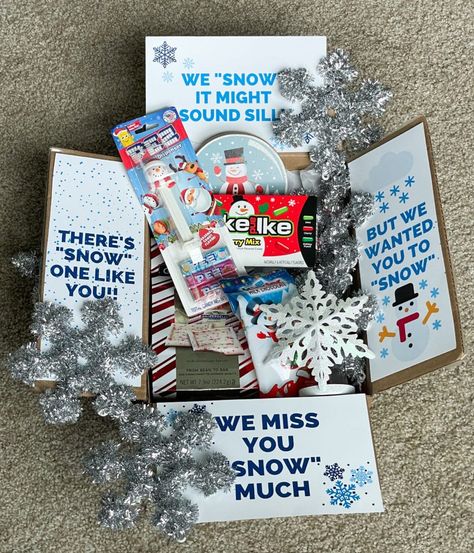 Xmas Care Package, Christmas College Care Package Ideas, Christmas Care Package For Family, Winter College Care Package Ideas, Christmas Care Package College, January Care Package Ideas, Winter Care Package Ideas, Christmas College Care Package, Care Package Aesthetic