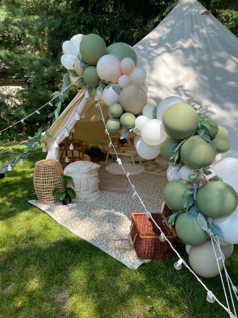 Glamping Sweet 16 Birthday Party, Glamping Themed Birthday Party, Glamping Theme Party, Glamping Bday Party Ideas, Boho Glamping Party, Camping Birthday Party Aesthetic, Indoor Glamping Birthday Party, Girl Camping Birthday Party, Girls Glamping Birthday Party