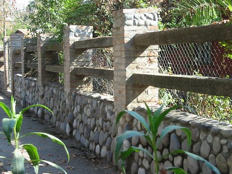 Gate For Porch, Porch Gate, Wood Fence Design, Gate Wall Design, Stone Fence, Gate Decoration, Deer Fence, Stone Landscaping, Brick Fence