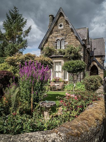 Pateley Bridge, Case In Pietra, Storybook Homes, Stone Cottages, Fairytale Cottage, Storybook Cottage, Cottage Garden Design, Country Cottage Decor, This Old House