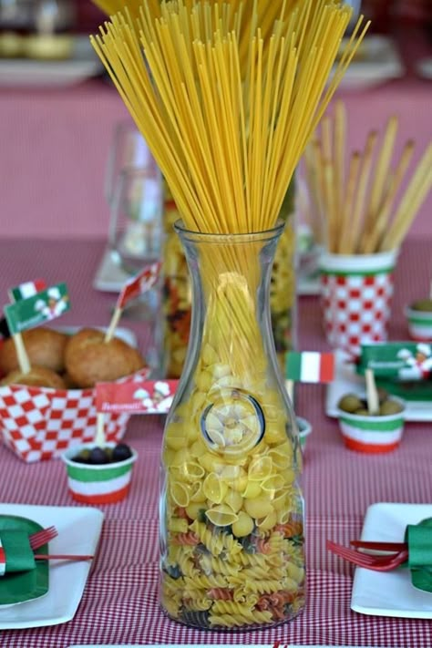 Italian Tea Party Decor, Italian Dinner Decorations Ideas, Italy Table Decorations, Pasta Dinner Party Decorations, Italy Theme Party Decoration, Italy Party Decor, Italian Themed Party Ideas, Pasta Decorations Ideas, Italy Themed Party