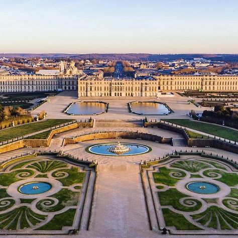 Official website - Palace of Versailles Gien France, Versailles Garden, Hall Of Mirrors, Travel Necessities, Palace Of Versailles, Paris Travel, Marie Antoinette, France Travel, Travel Bucket List