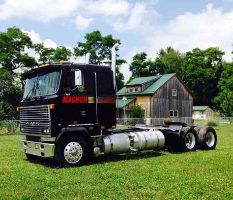 Mack Ultraliner COE Mack Ultraliner, Cabover Trucks, American Trucks, Freightliner Trucks, Dream Trucks, Heavy Construction Equipment, Truck Transport, Peterbilt 379, Road Train