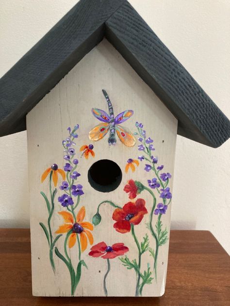 Cute Bird House Painting Ideas, Painting Birdhouses Ideas Simple, Bird House Painting Ideas, Bird House Painting, Birdhouse Painting Ideas, House Painting Ideas, Birdhouse Painting, Painted Birdhouses, Cool Bird Houses