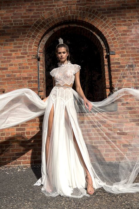 Solo Merav 2018 Bridal Collection #weddingdress #bridalgown #weddings #bridetobe #couturecollection #fashiondesigner Wedding Dress Keyhole Back, Wedding Dress Separates, Crop Top Wedding Dress, Wedding Dresses A, Bridal Cap, Wedding Dresses A Line, Princess Bridal, Two Piece Wedding Dress, Dresses A Line