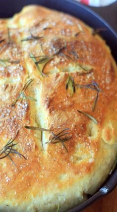 no knead skillet bread Resepi Roti, Skillet Bread, Iron Skillet Recipes, No Knead Bread, Bread Bun, No Knead, Crumpets, Easy Bread, Bread And Pastries