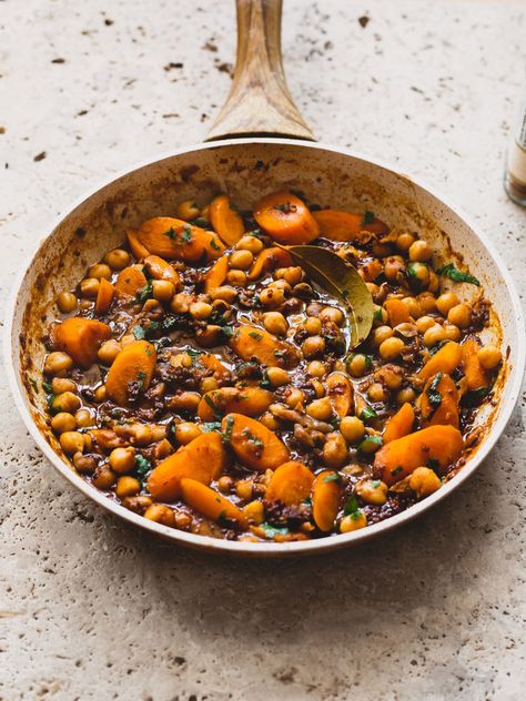 Vata Recipes, Carrots And Chickpeas, Braised Carrots, Carrots And Dates, Cinnamon Carrots, Recipe Notebook, Mind Diet, Dried Plums, Rosh Hashana