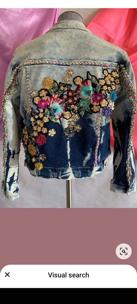 Diy Jacket Refashion, Rhinestone Denim Jacket, Jean Diy, Customised Denim Jacket, Applique Jeans, Denim Diy Clothes, Rhinestone Denim, Upcycled Denim Jacket, Art 2023