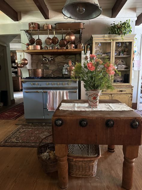 Rustic Cabin Kitchen Ideas, Cottage Core Kitchen Ideas, Rustic Cabin Kitchen, Cottage Core Kitchen, French Country Kitchen Designs, Unfitted Kitchen, Country Cottage Kitchen, Country Kitchen Designs, Kitchen Design Diy