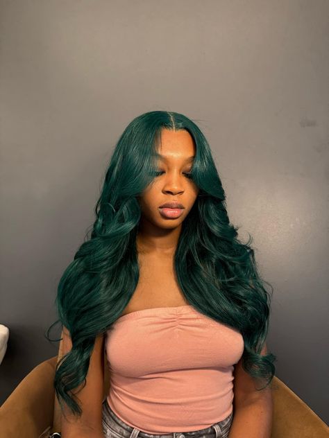 Hunter Green Wig, Green And Blue Wigs Black Women, Forest Green Wig, Black Wig With Green Highlights, Dark Green Lace Front Wigs, Emerald Green Hair Black Women, Green Hair Outfit Ideas, Green Hairstyles Black Women, Dark Green Wigs Black Women