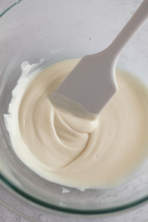 How To Melt White Chocolate For Dipping, Melting White Chocolate Chips Tips, White Chocolate Dip, How To Melt White Chocolate Chips, White Chocolate Smoothie, Chocolate Dip Recipe, Chocolate Calories, Best White Chocolate, Melted White Chocolate