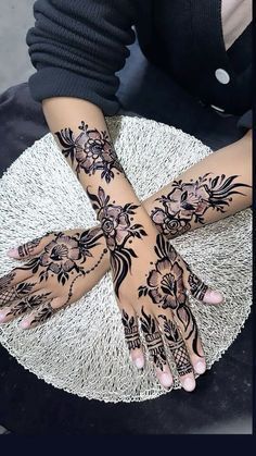 Bridal Henna Somali, Graduation Henna Designs, Henna Designs Traditional Indian Style, Henna Somali Design, Henna Designs Big, Black Henna Designs Arabic, Khaliji Henna Design, Sudanese Henna Designs, Somali Henna Designs