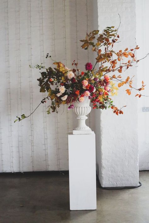 Autumn Urn Arrangements, Urn Flower Arrangements Wedding, Floral Plinths Wedding Ceremony, Flower Urns Wedding, Pedestal Arrangement Wedding, Flowers On Plinths, Ceremony Plinths, Ceremony Flowers Altar, Podium Flowers