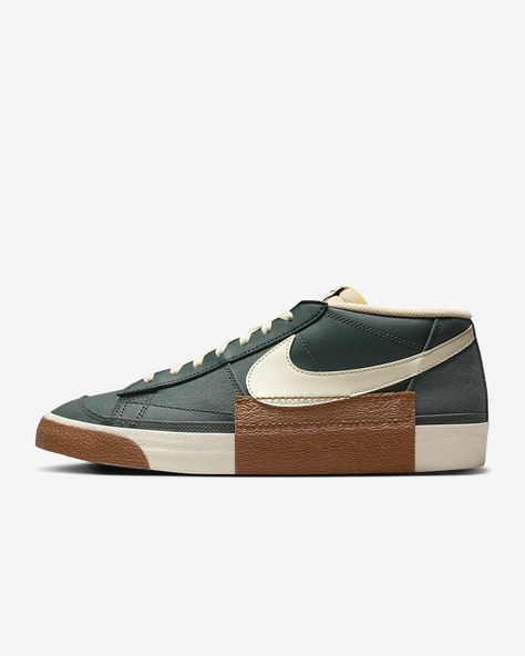 Nike Blazer Low Pro Club Men's Shoes. Nike.com Men Over 30 Fashion, Nike Fashion Men, Men’s Shoes With Jeans, Mens Clothing Styles Fall, Men’s Sneakers, Shoes For Guys, Blazers Nike, Two Tone Shoes, Nike Sb Blazer Low