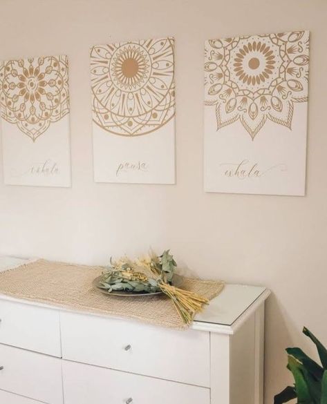 Stenciled Canvas Art Ideas, Diy Mandala Wall Art, Massage Room Decor, Home Yoga Room, 50 Tattoo, Reiki Room, Home Wall Painting, Meditation Room Decor, Healing Room