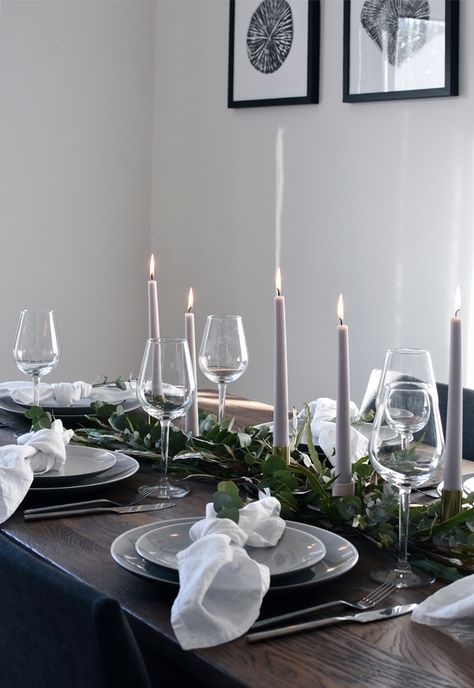 A simple and elegant Christmas table with a grey, white and green colour palette, flickering candlelight and lots of natural foliage. Minimalist Christmas Table Setting, Simple Christmas Table, Province House, Dyed Napkins, Christmas Dining Table Decor, Xmas Table, Christmas Dreaming, Christmas Dining Table, Grey Christmas