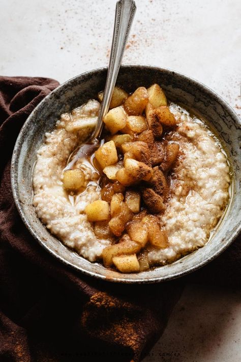 Cinnamon Apple Oatmeal, Oatmeal With Apples, Healthy Desayunos, Oatmeal Apple, Oatmeal Vegan, Apple Recipes Healthy, Apples And Cinnamon, Apple Cinnamon Oatmeal, Caramelised Apples