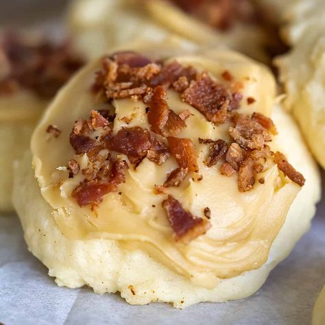 Maple Bacon Cookies, Maple Syrup Cookies, Bourbon Cookies, Bourbon Maple Syrup, Bacon Cookies, Italian Almond Cookies, Maple Syrup Recipes, Candied Lemon Peel, Walnut Cookies