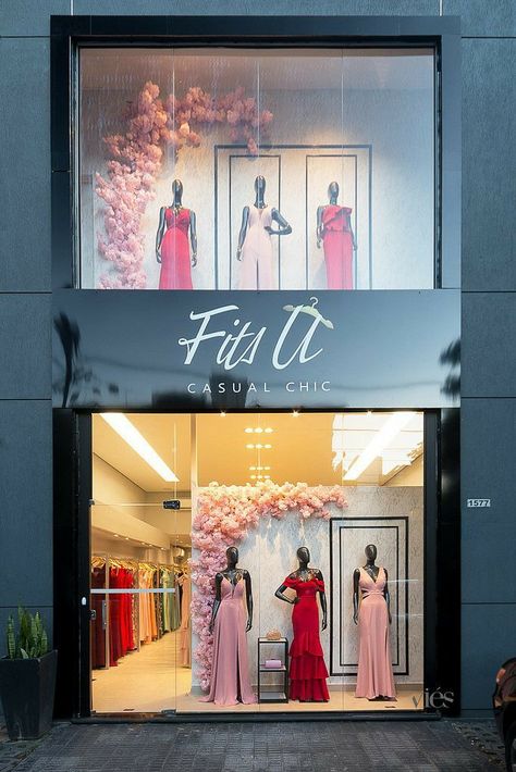 Vitrin Shop Design, Shop Window Design Ideas, Fashion Shop Design, Clothes Store Design, Bridal Shop Interior, Bridal Shop Decor, Fashion Shop Interior, Bridal Shop Ideas, Clothing Boutique Interior