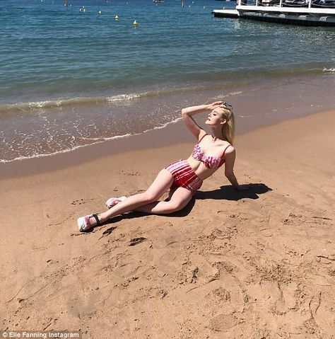 'Not tanning!' Elle Fanning shows off her perfect pale white skin as she poses in a vintage bikini Ellie Fanning, Elle Fanning Style, Dakota And Elle Fanning, Cheap Swimwear, Magazine Vogue, Paolo Roversi, Dakota Fanning, Kendall Jenner Outfits, Jenner Outfits