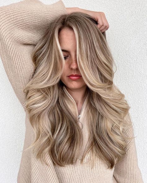 Blonde Hair with Medium Brown Lowlights for Fall Brown Hair With Blonde Lowlights, Fall Blonde Hair Color, Beige Blonde Hair, Blonde Lowlights, Fall Blonde Hair, Medium Blonde Hair, Fall Blonde, Blonde Curly Hair, Dirty Blonde Hair