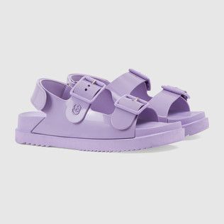 Shop the Women's rubber slide sandal in pink at GUCCI.COM. Enjoy Free Shipping and Complimentary Gift Wrapping. Designer Flat Sandals, Sandals Gucci, Flat Sandals For Women, Luxury Sandals, Sporty Girl, Purple Sandals, Fashion Shoes Sandals, Rubber Sandals, Sporty Girls