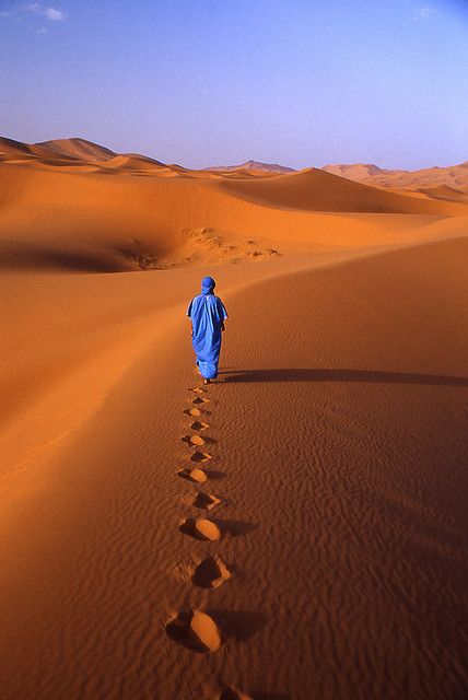 Timur Tengah, In The Desert, Nature Beautiful, The Sand, The Desert, Beautiful Photography, Belle Photo, Beautiful World, In The Middle