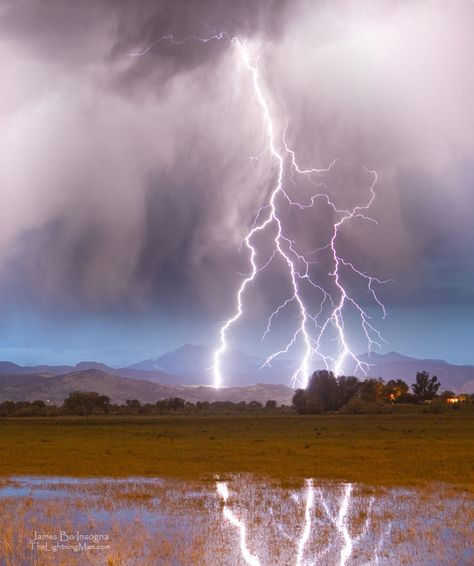 Lightning strikes the foothills in Boulder County, CO. Longs Peak, Lightning Photography, Wild Weather, Belle Nature, Natural Disaster, Thunder And Lightning, Lightning Storm, Weather Photos, Lightning Strikes