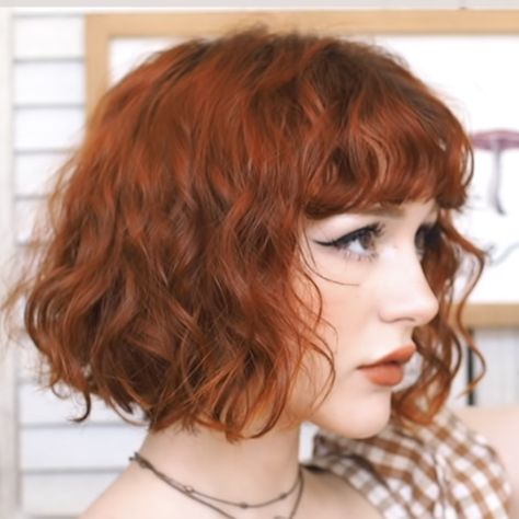 Short Bob Haircuts With Layers, Short Auburn Hair, Bob Haircuts With Layers, Short Copper Hair, Stacked Inverted Bob, Inverted Bob Haircut, Short Bob Pixie, Women Short Bob, Haircuts With Layers