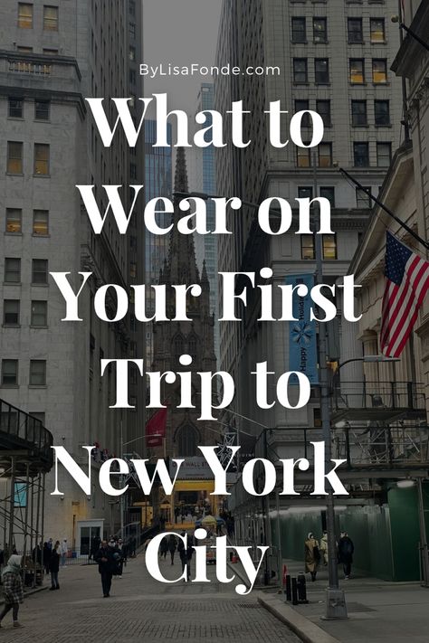 The ultimate guide on what to wear on your first trip to New York City. New York outfit ideas for summer. How to look classy and expensive in New York. New York City Outfits Fall Going Out, New York Classy Outfit, New York Daytime Outfits, Summer Nyc Outfits Casual, New York Outfits September 2023, New York Street Style Spring 2023, Fall New York Outfits Street Style, Outfit Ideas For New York In March, New York Fall Outfit 2024