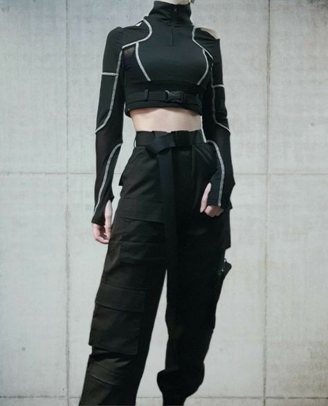 Techwear Woman Outfit, Futuristic Clothing Aesthetic, Training Outfit Women Combat, Black Cyberpunk Aesthetic, Women’s Techwear, Techwear Women Aesthetic, Techwear Female Outfits, Techwear Aesthetic Outfit, Dark Cyberpunk Outfit