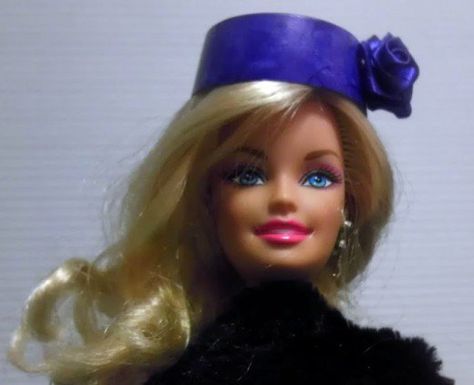 Barbie looks super glamorous in a navy hat made of a discarded K-cup. Barbie Items, Make A Hat, Barbie Crafts, Doll Miniatures, Barbie Hat, Doll Hats, Sewing Barbie Clothes, Barbie Summer, Barbie Sewing Patterns