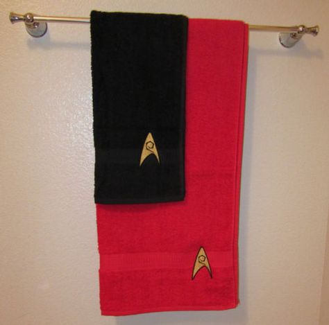 Star-Trek-Hand-Bath-Towel-set-Engineering-Division Star Trek Home Decor, Star Trek Decorations, Star Trek Decor, Star Trek Birthday, Red Bath Towels, Star Trek Gifts, Stark Trek, Red Bath, Star Trek Merchandise