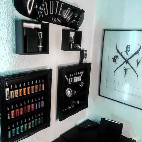 Modern Tattoo Studio, Homemade Tattoo Ink, White Tattoo Ink, Gold Tattoo Ink, How To Make Tattoo, Homemade Tattoo, Tattoo Shop Interior, Tattoo Shop Decor, Tattoo Studio Interior