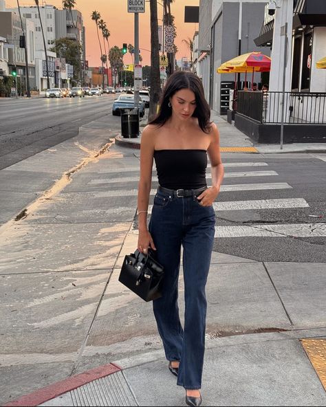 Going Out Instagram Pictures, Outfit Jeans Azul, Basic Chic Outfit, Jeans Going Out Outfit, Summer Basic Outfits, Night Pictures Instagram, Summer Outfits Basic, Night Out Jeans Outfit, Summer Night Outfit Going Out