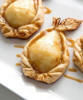 Caramel Pie, Pie Crust Designs, Caramel Pears, Pear Pie, Elegant Presentation, Whey Isolate, Slow Cooker Desserts, Pear Recipes, Flaky Pie Crust