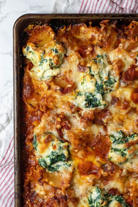 Layerless Lasagna, Crispy Lasagna, Sheet Pan Lasagna, Pan Lasagna, Pasta Makers, Sausage Spaghetti, Giada De Laurentiis, Spinach And Cheese, Sheet Pan Dinners