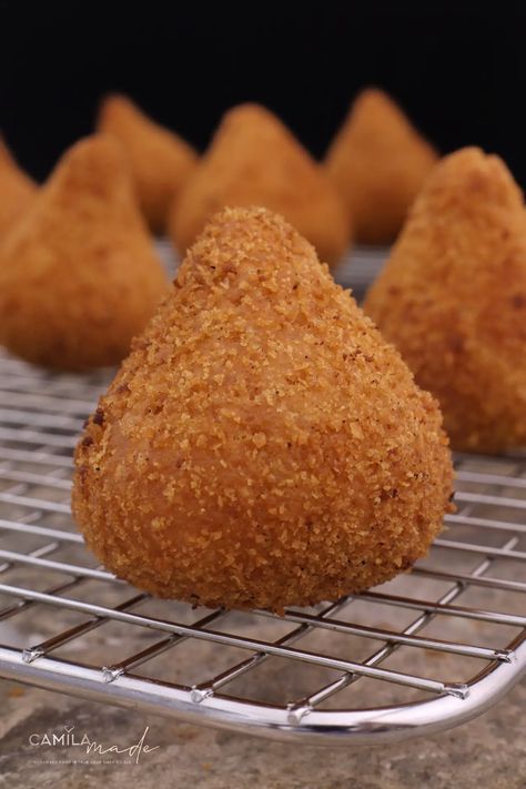 How to Make Brazilian Coxinha Brazilian Coxinha Recipe, Pastel Brazilian Recipe, Authentic Brazilian Food Recipes, Brazilian Coxinha, Brazilian Pastel Recipe, Coxinha Recipe, Brazilian Snacks, Peru Food, Oxtail Recipe