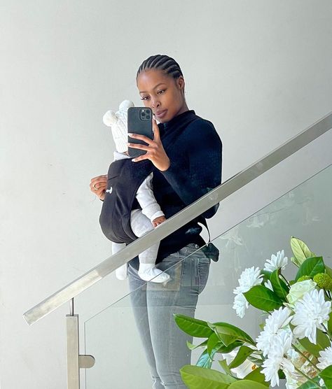 Baby And Mom Aesthetic, Black Mom Aesthetic, Black Motherhood Aesthetic, New Mom Aesthetic, Black Love Pictures, Baby Selfie, Mommy And Baby Pictures, Black Motherhood, Luxury Essentials