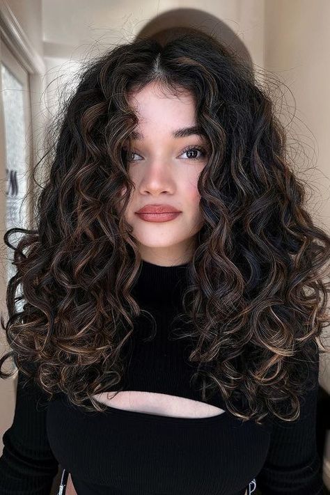 Black Hair With Blonde Highlights, Curly Hair Color, Dark Curly Hair, Dyed Curly Hair, Natural Curly Hair Cuts, Black Hair Balayage, Highlights Curly Hair, Brown Curly Hair, Brunette Hair With Highlights