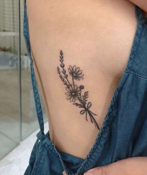 Tattoo Costillas, Tattoo Ribs, Rib Tattoos For Guys, Tattoos On Side Ribs, Tattoo Art Design, Kunst Tattoos, Wildflower Tattoo, Tattoos For Women Half Sleeve, Sternum Tattoo