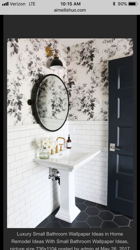 House Of Hackney Wallpaper, Small Bathroom Tiles, Cozy Bathroom, Bad Inspiration, Wallpaper Pastel, Trendy Bathroom, Small Bathroom Design, Black And White Wallpaper, Bathroom Wallpaper